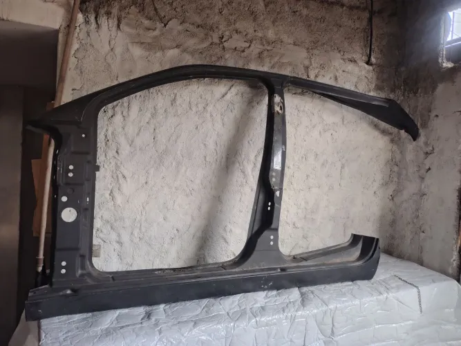 Retalho lateral esquerdo Fiat uno 2011 a 2021 original 