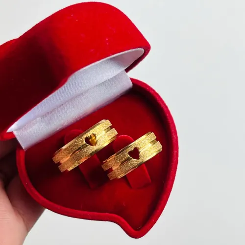 Par de Aliança Coração Diamantado 8mm Banho de Ouro 18k;PROMOÇÃO!