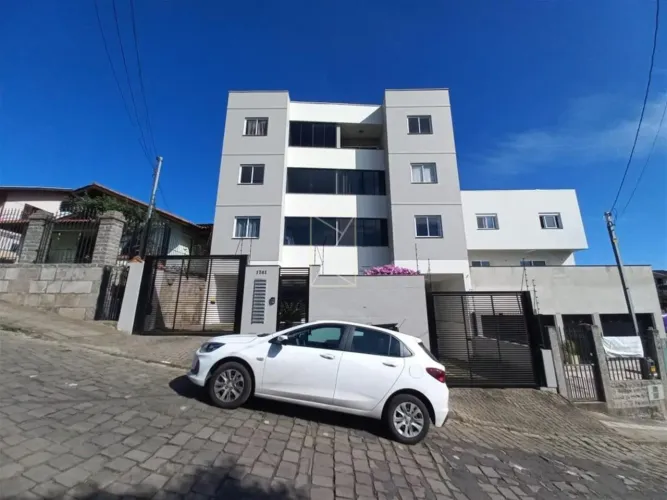 Destak Imóveis vende apartamento semimobiliado no Desvio Rizzo. Conta
