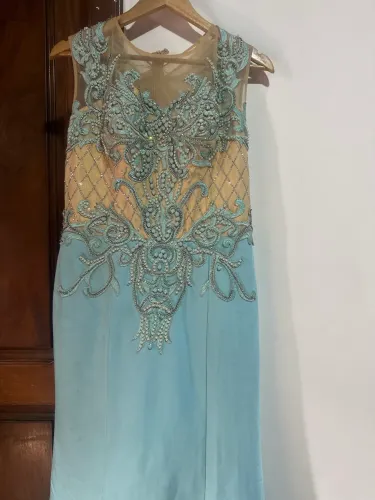 Vestido de festa azul turquesa