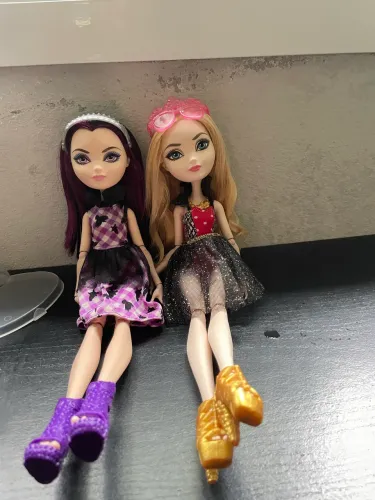Bonecas Ever after high raven e apple (1 suporte genérico)