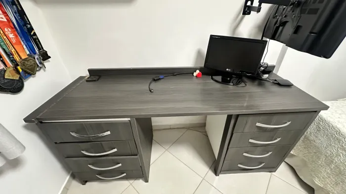 Mesa de Escritório com 2 Gaveteiros (8 Gavetas) 