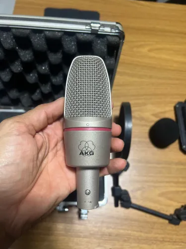 Microfone condensador AKG Profissional C300