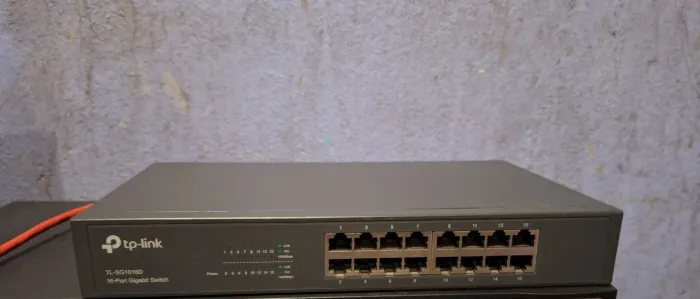 Switch TP-Link SG1016D