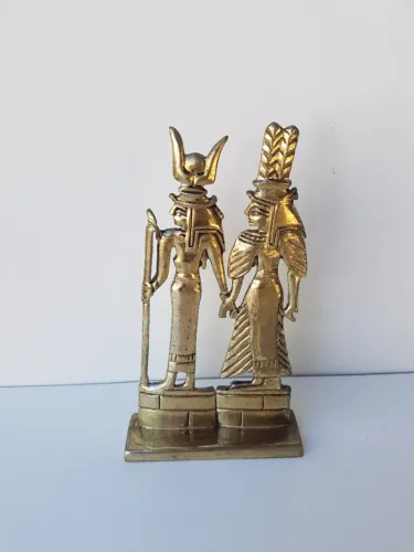 ESCULTURAS EGÍPCIA EM METAL DOURADO