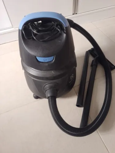 Aspirador Eletrolux 1400w.