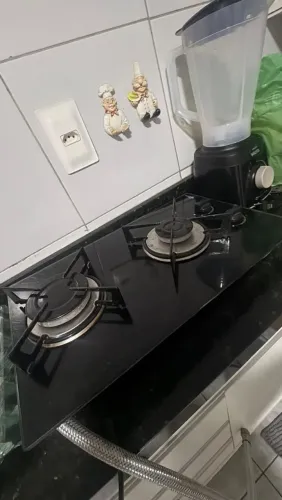 Fogão de 2 bocas com acendimento elétrico com tampo de vidro $100,00