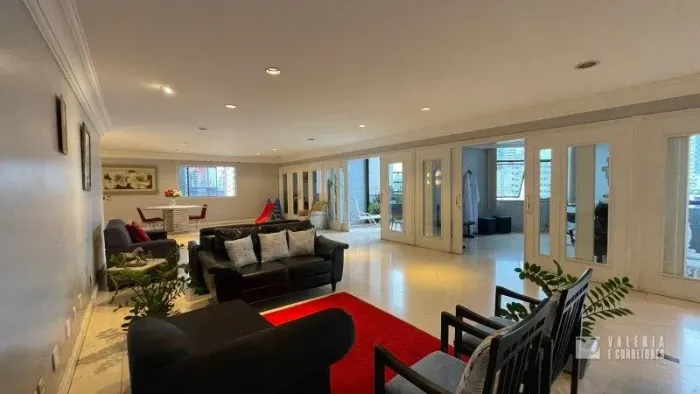 APARTAMENTO COM 600 M² E 4 VAGAS!!!