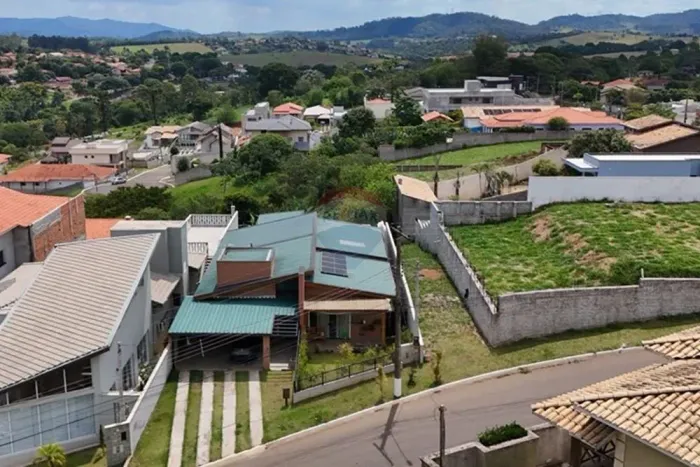 Casa à venda no Condomínio Boa Vista em Piracaia, interior de São Paulo.