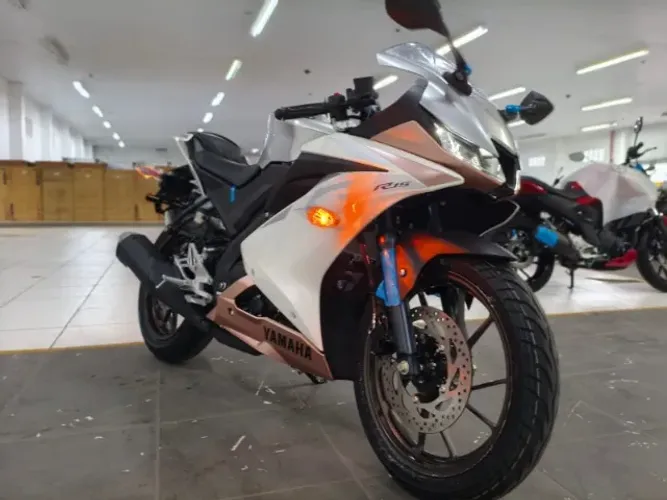NOVA ESPORTIVA YAMAHA R15 ABS - 2026 - COM 6 MARCHAS