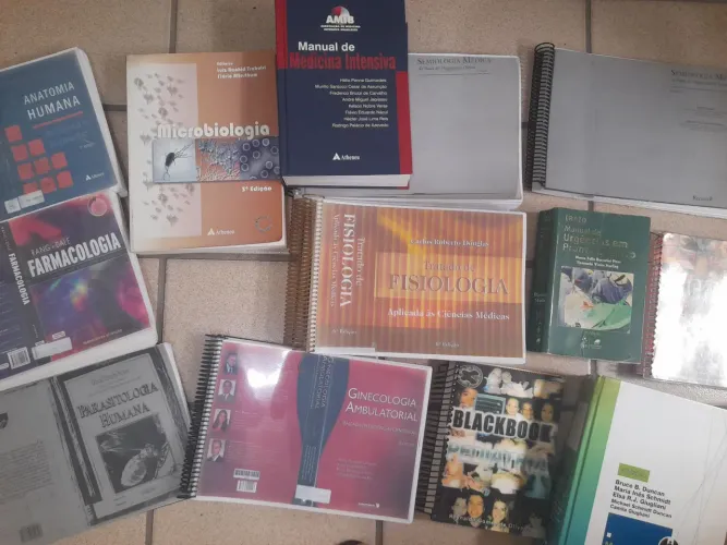 Livros para estudantes da área de saúde/ medicina