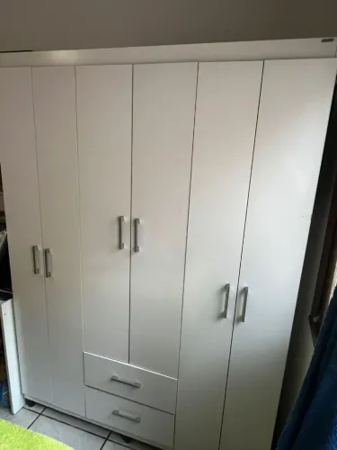 Baixei o valor p sair logo! Guarda roupa de solteiro Bartira