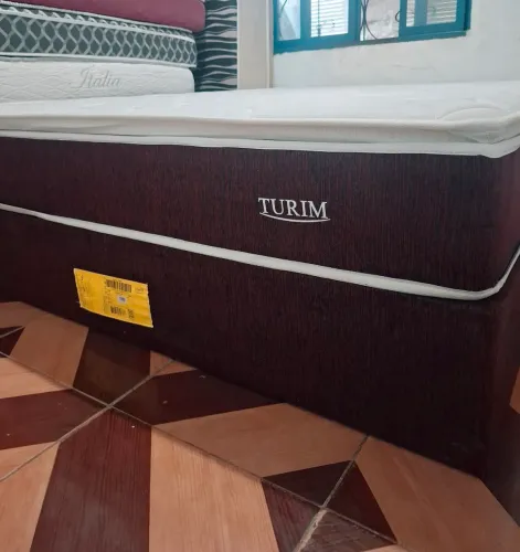 cama box de casal queem com colchão de espuma já está higienizado aceito pix 