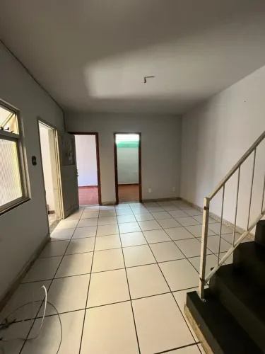 CASA DE 3 QUARTOS PARA LOCAÇÃO NO BAIRRO SANTA CRUZ