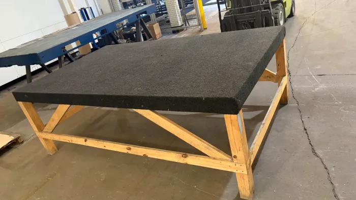 Bancada de montagem 2,50 X 1,50 X 0,85cm com carpete, super resistente!