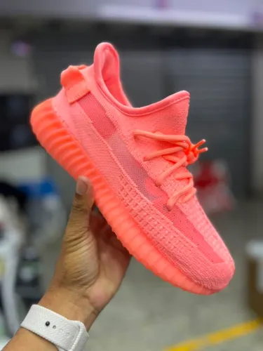 Tênis Adidas Yeezy novo na caixa - Conforto Extremo pro dia a dia - Envio rápido 