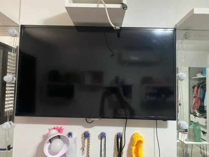 Televiso Samsung smart, sem controle. Funciona perfeitamente