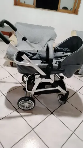 Carrinho de bebê infanti Epic Life seminovo.