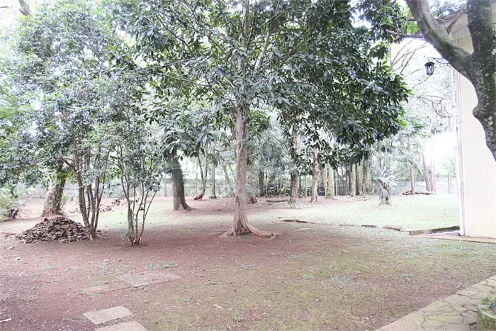 Casa à venda com 4 quartos, sendo 2 suítes, no condomínio Chacara Flora, São Paulo - SP