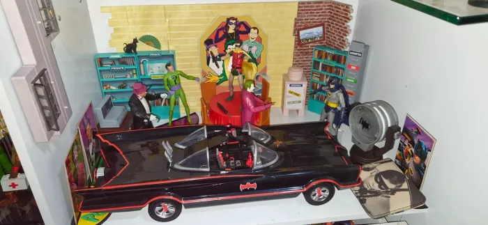 Batman serie clássico acompanha carro