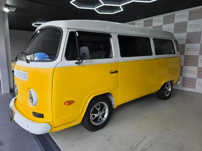 Volkswagen Kombi Lotação 1.6 MPI (álcool) 2003