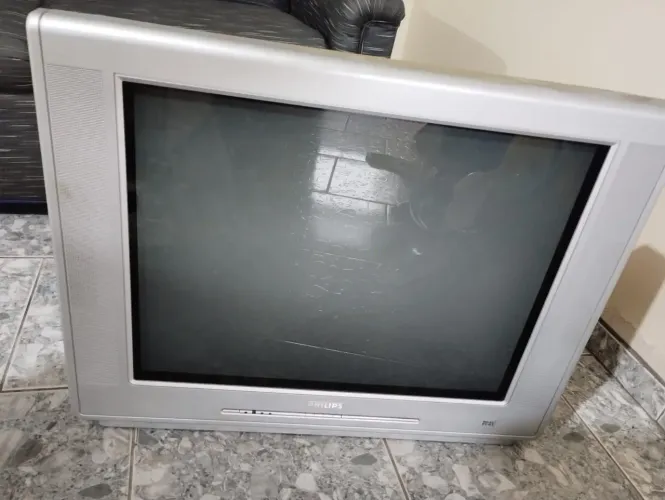 Geladeira e tv 29 polegadas para doação