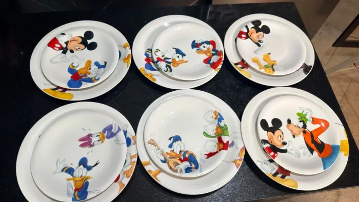 Conjunto 12 Pratos Porcelana Disney Original © Disney - Mickey e Turma