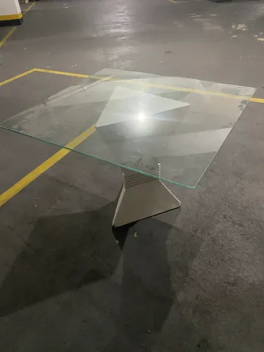 Tampo de vidro quadrado + pé de mesa
