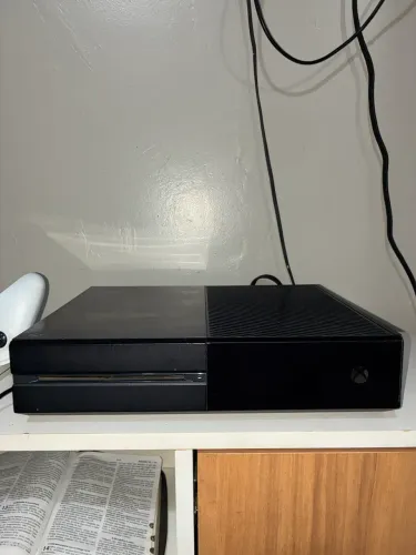 Xbox One bem conservado