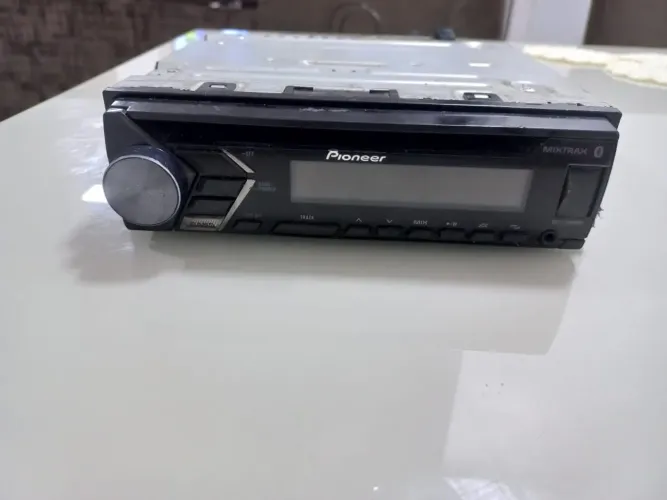 Pioneer DEH 4080 BT Mixtrax Saída Sub.