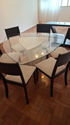 Mesa de jantar de vidro