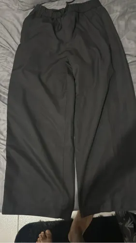 Vendo Fone JBL original e peças de roupa.