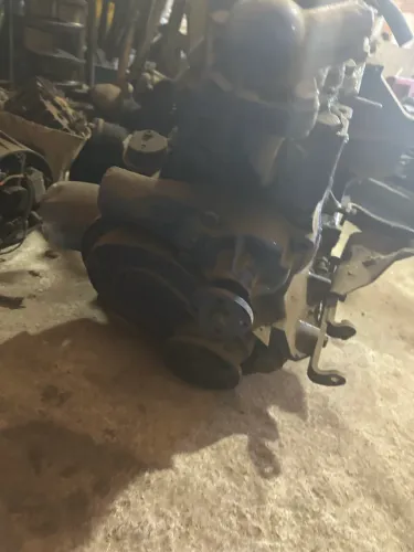 U motor de opala  4cilindro tudo aceito  trocas por um de fusca o meu motor é novo 