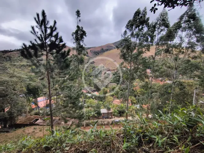 Terreno à venda, com mais de 3.000 mil m², no bairro de Pessegueiros/Teresópolis - RJ. cod