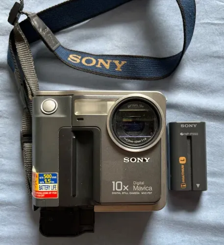 Câmera digital Sony Mavica FD7 (1997)