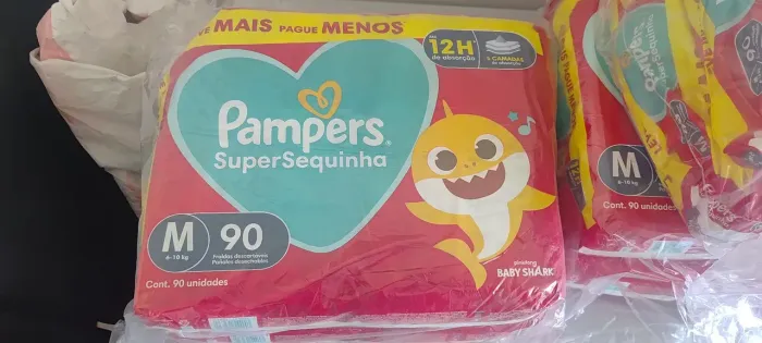 Fralda Pampers M com 90 unidades