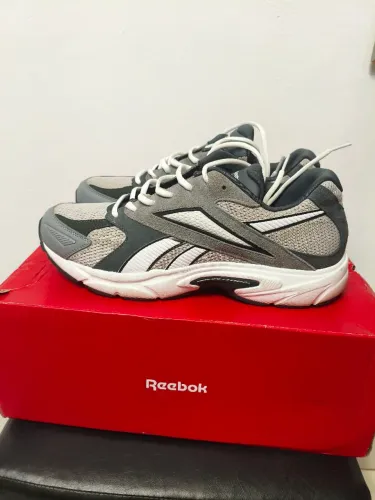 Reebok road prime 43 retro runner