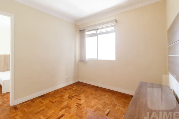 Apartamento reformado, ótima localização , sem IPTU