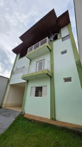 Sobrado Com terraço com 3 suítes bairro Centro América - Cuiabá MT Oportunidade.
