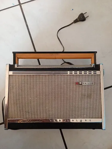 Rádio antigo Philco 