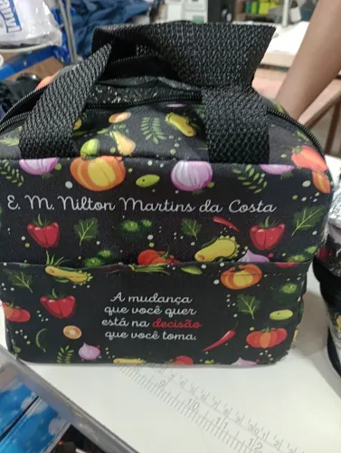 Estou a procura de empresas com interesse em terceirizar serviços na área de costura.