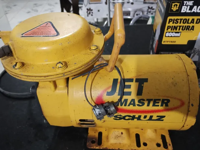 Compressor schuz