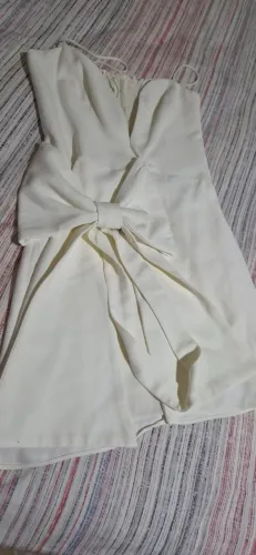 Lindo vestido de laço branco