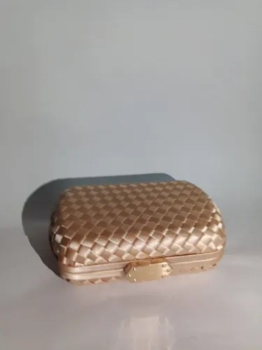 Bolsa Tiracolo bege cetim Matelassê