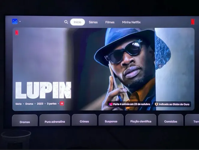 Smart tv 50 sem controle tem vai com uma mate pra navegar nela