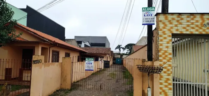 Casa para Locação em Curitiba, Boqueirão, 3 dormitórios, 1 banheiro, 1 vaga