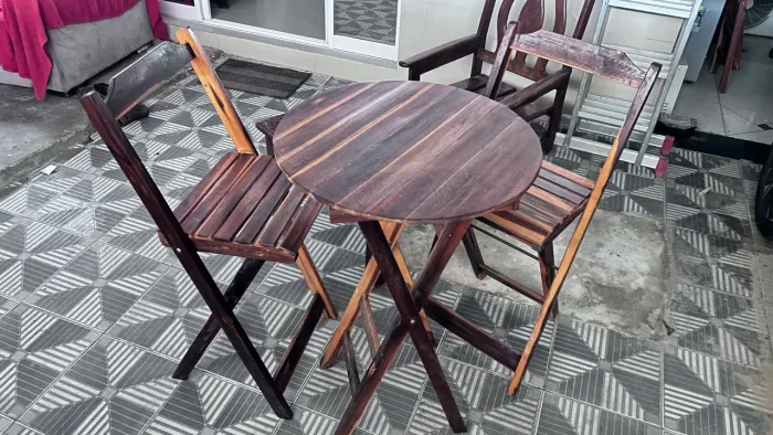 Mesa Bistrô + 2 cadeiras NOVÍSSIMAS