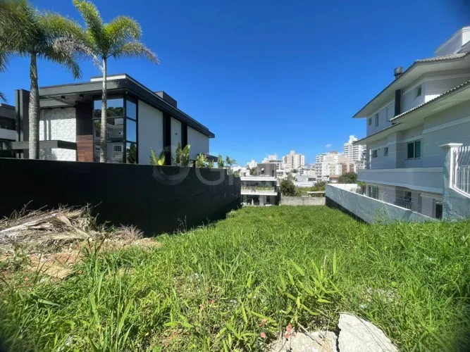 Viva com tranquilidade e sofisticação no bairro Pedra Branca!