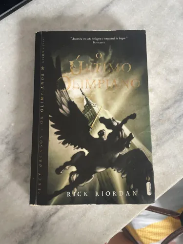 Livro ?o último olimpiano? Percy Jackson