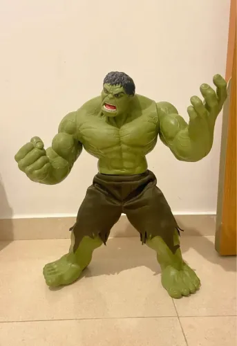 Vendo boneco Hulk 50cm articulado